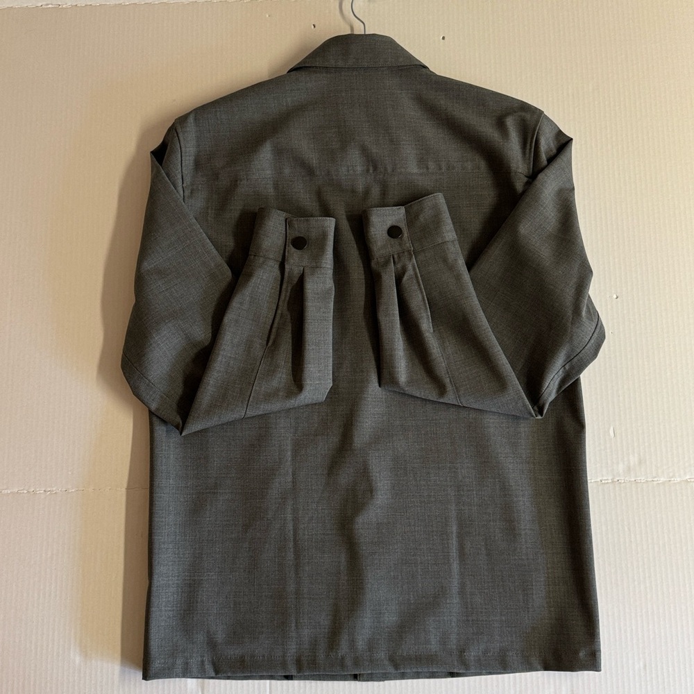 Theory-Rye Virgin Wool Gray Over Shirt/Shacket with 3 pockets.Like New.Size L - Picture 4 of 9
